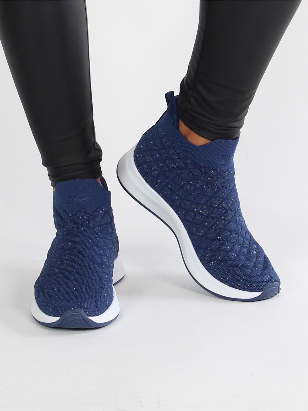 Benedicta - Svarta strumpsneakers med tunna glimmertrådar i